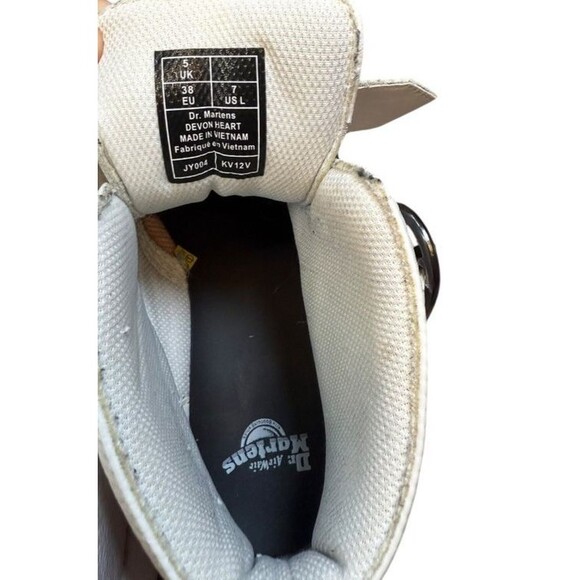 DR MARTENS Devon Heart Womens Size 7 White Leather Buckle Platform Boot Shoes - Picture 5 of 10